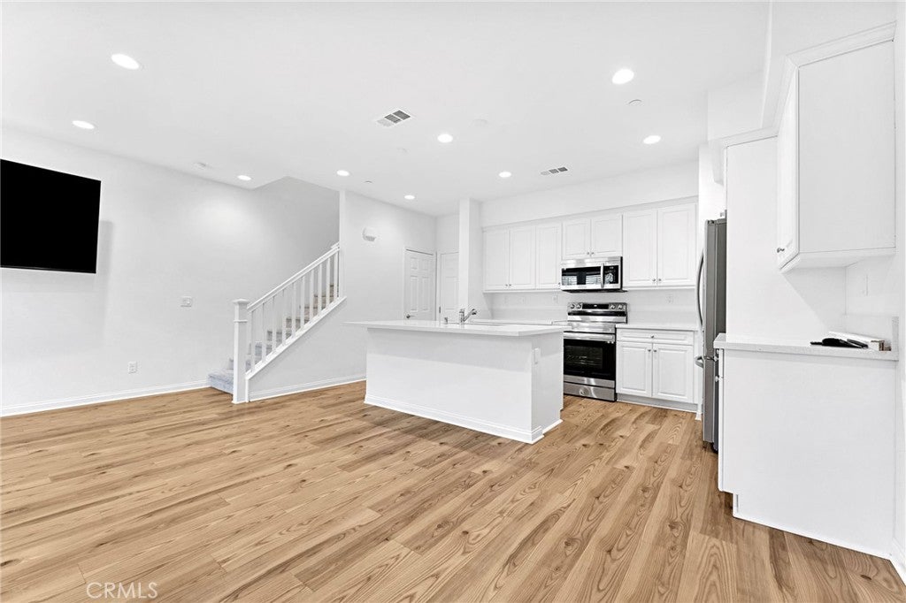 10765 Graphite St