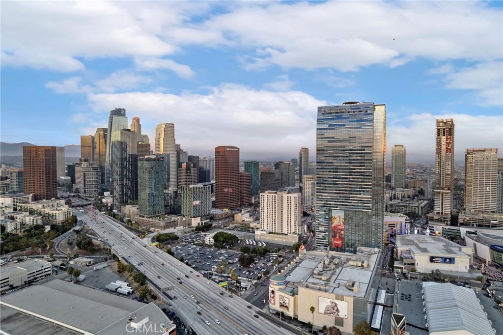 900 W Olympic Boulevard 30A