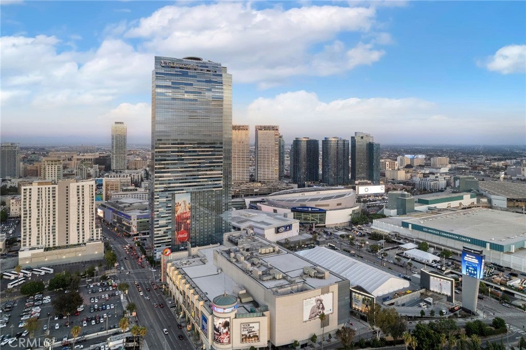 900 W Olympic Boulevard 30A