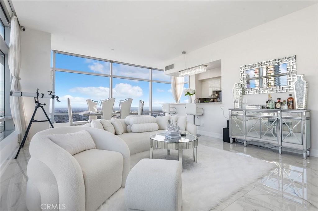 900 W Olympic Boulevard 30A