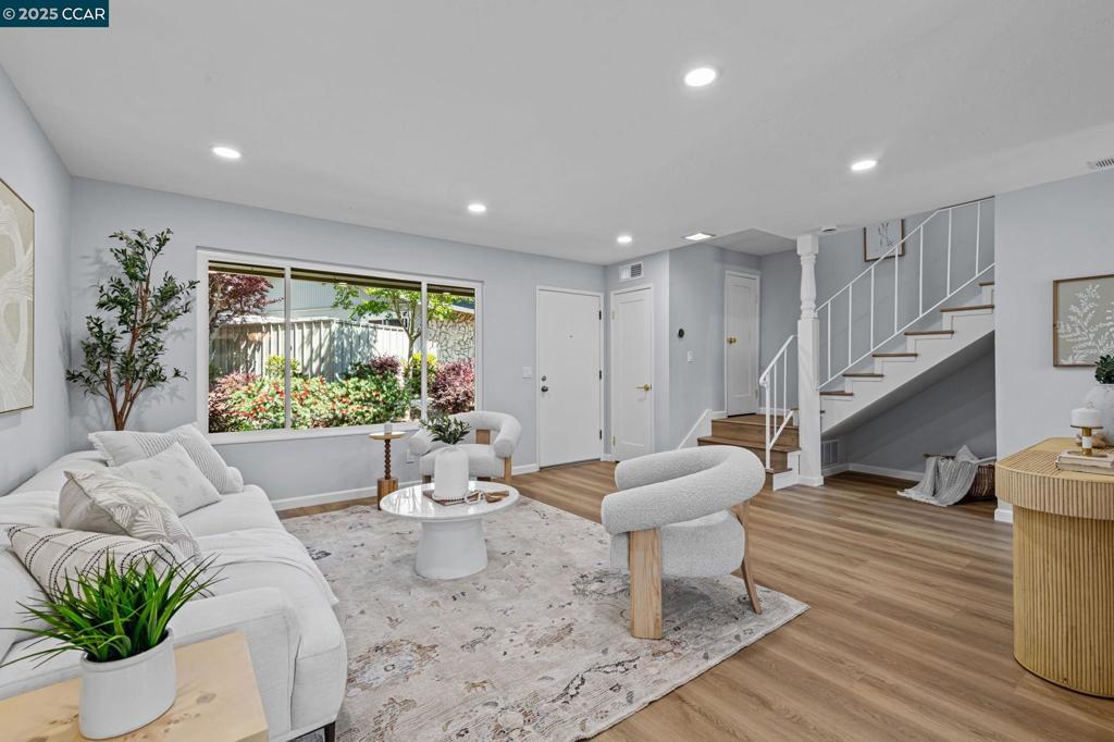 TWIN CREEK WEST - Residential