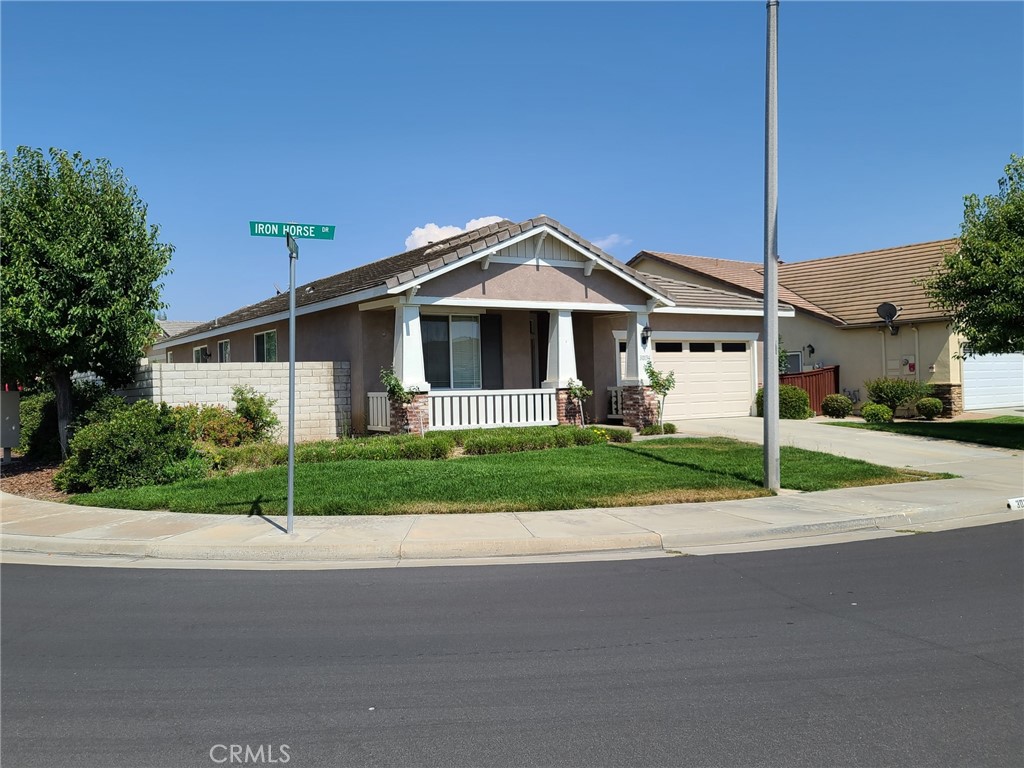 Welcome to The Four Seasons Murrieta A 55+ Active Retirement Community! This is the Craftsman 1 Floor Plan, With 1772 sq. ft. of living space located on a corner lot, and features 2 bedrooms, 2 bathrooms. All tile flooring besides the bedrooms. Residents of Four Seasons Murrieta enjoy a vibrant community with a variety of clubs and activities, from art classes to yoga, bridge, billiards, and more. Outdoor amenities include a large pool, spa, BBQ area, putting green, golf practice area, horseshoes, shuffleboard, bocce ball, basketball, and lighted courts for tennis, pickleball, and badminton. Indoors, you can take advantage of the gym, library, billiards and card room, craft room, and a large ballroom for events. Nearby, you'll find a major shopping mall with excellent restaurants and movie theaters. Award-winning wineries just a few miles away. Come and discover the active, enjoyable lifestyle waiting for you at Four Seasons Murrieta!