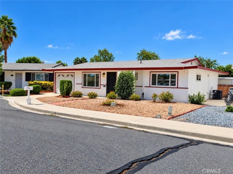Photo of 811 Majela LN, Hemet, CA 92543 (MLS # SW26212966)