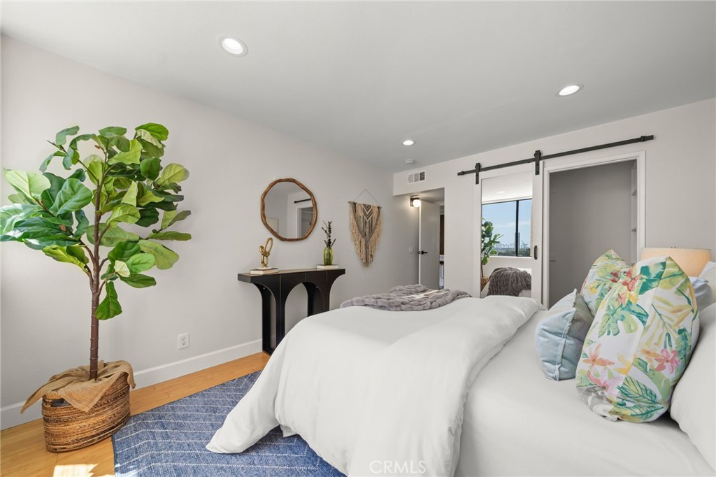 1140 E Ocean Boulevard 220