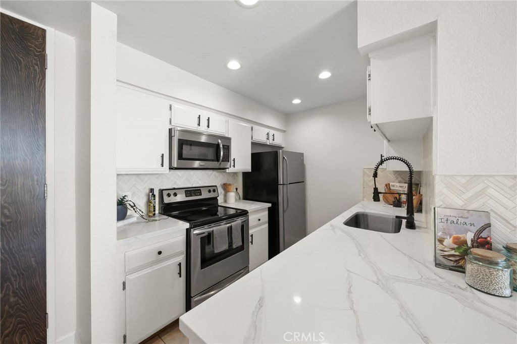 1140 E Ocean Boulevard 220