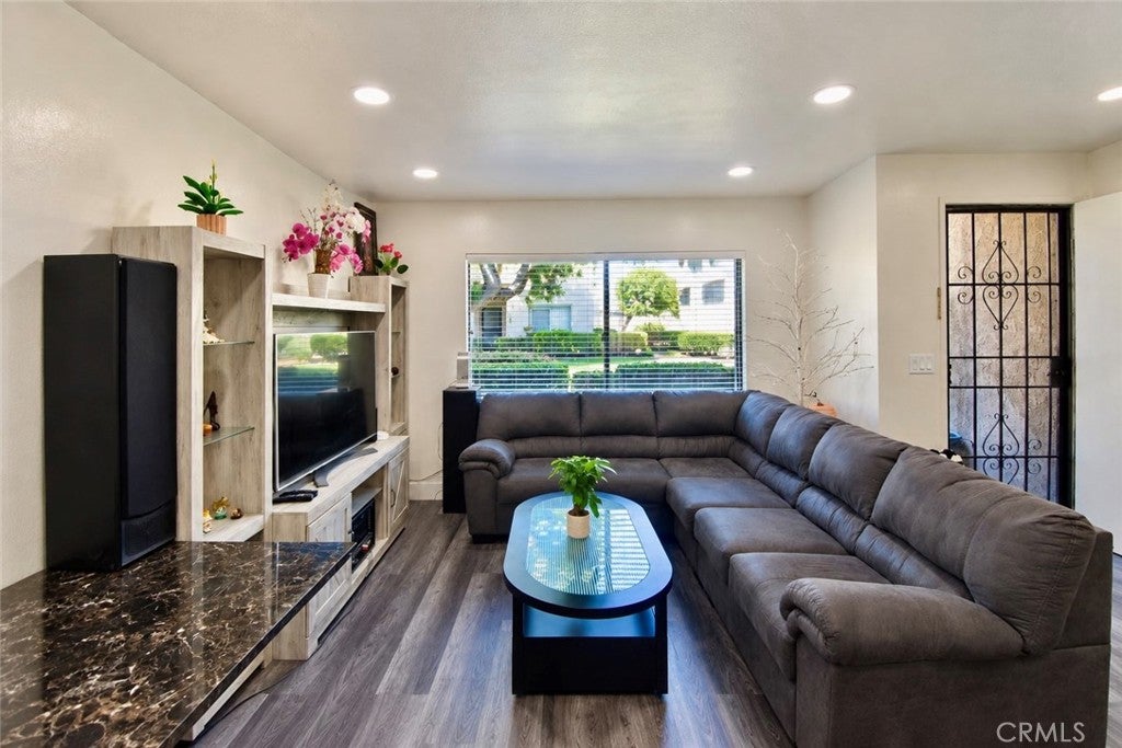 13934 Magnolia