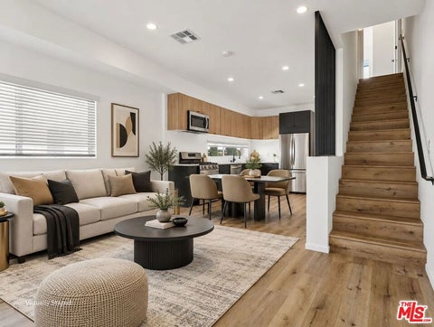Photo of 660 N Mariposa Avenue, Los Angeles, CA 90004 (MLS # 26102173)