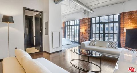 Photo of 1645 Vine Street #905, Los Angeles, CA 90028 (MLS # 25547045)