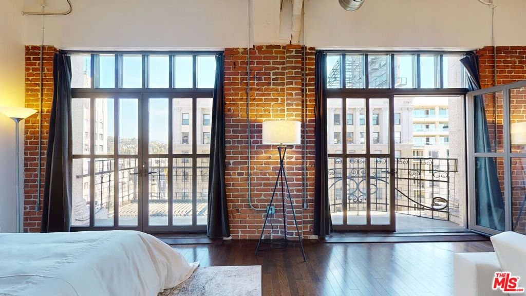 Photo of 1645 Vine Street #905, Los Angeles, CA 90028 (MLS # 25547045)