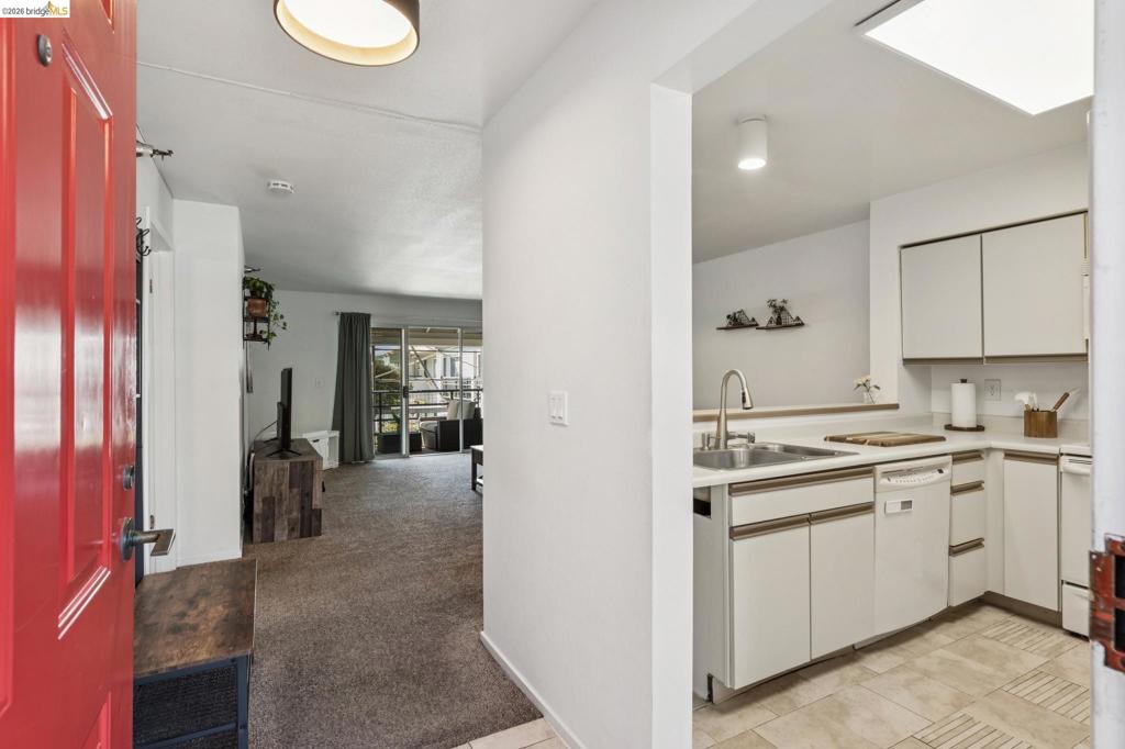 1203 Melville Sq 216