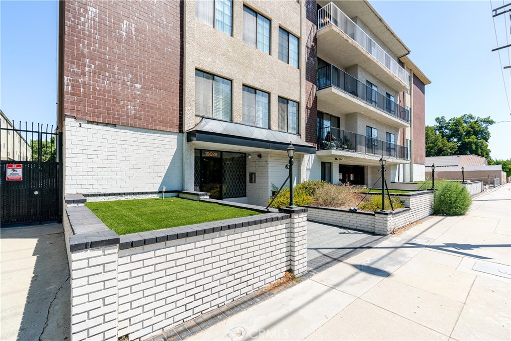 Spacious and Move-In Ready! Located in the desirable Nordhoff Terrace complex and just a short walk to dining, shopping, and entertainment, this turnkey 2-bedroom, 2-bathroom condo offers nearly 1,500 square feet of bright, open living space—an impressive size rarely found at this price point. The corner-end unit provides peaceful treetop views, a spacious balcony for outdoor enjoyment, and an airy flow between the living and dining areas. Inside, the well-designed kitchen features plentiful cabinetry, pantry storage and in-unit laundry, while the master suite boasts a walk-in closet and private en-suite bath. Nordhoff Terrace residents enjoy resort-style amenities including a sparkling pool and spa, secure tandem parking, and abundant guest parking. With its generous layout, serene setting, and unbeatable Northridge location, this condo delivers the perfect blend of comfort, convenience, and style—ready to welcome its next owner.