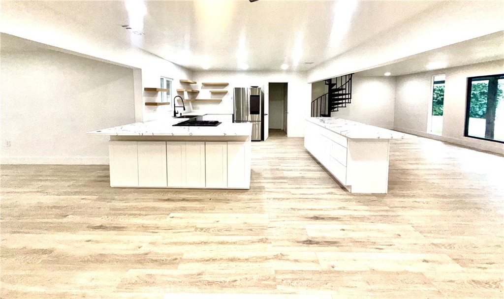 10326 10326 N Fowler Avenue N