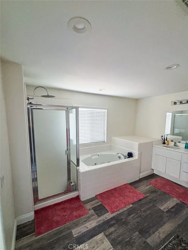 Hesperia, California 92344, United States, 5 Bedrooms Bedrooms, ,3 BathroomsBathrooms,Residential,Active,216481