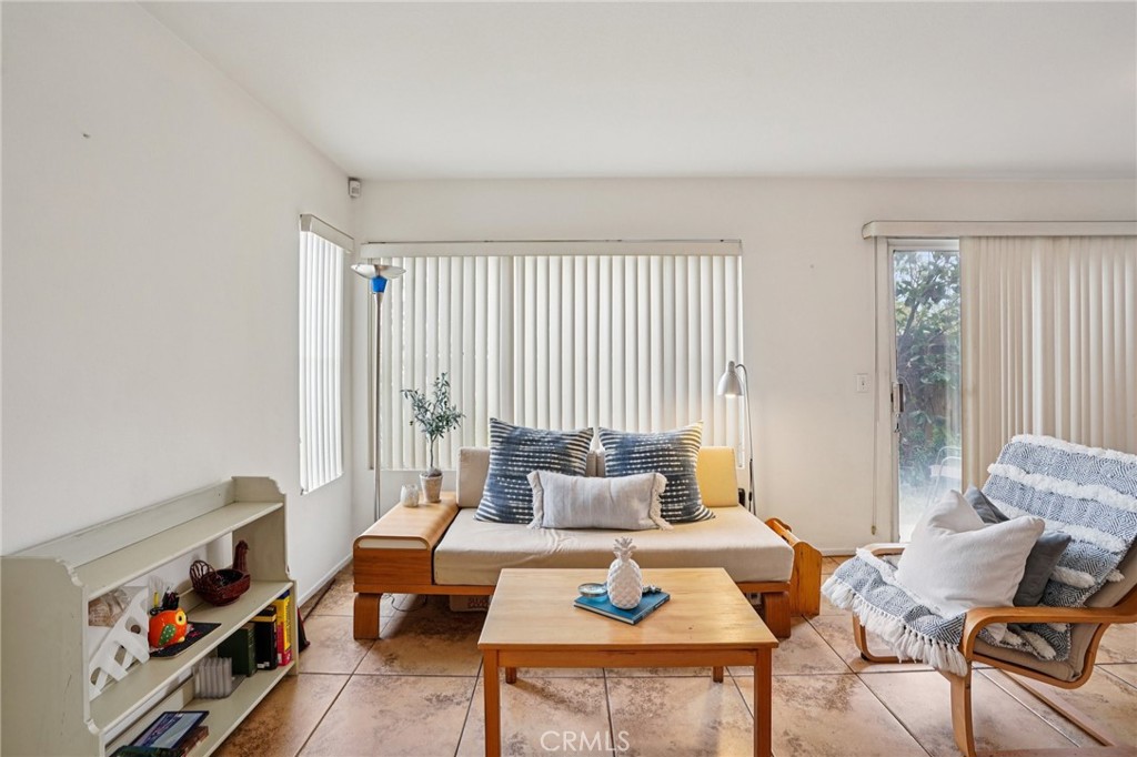 25524 Bayside Pl