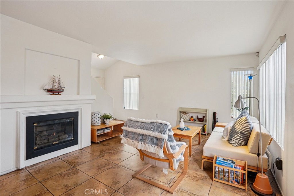 25524 Bayside Pl