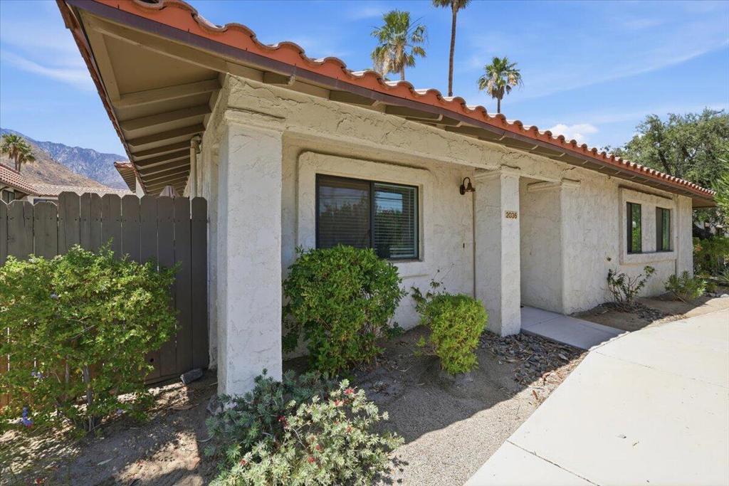 2036 N Mira Vista Way