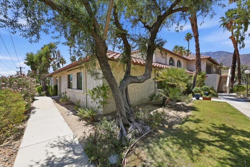 2036 N Mira Vista Way