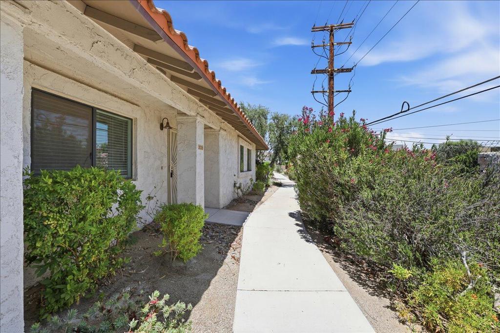 2036 N Mira Vista Way