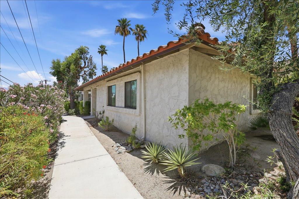 2036 N Mira Vista Way