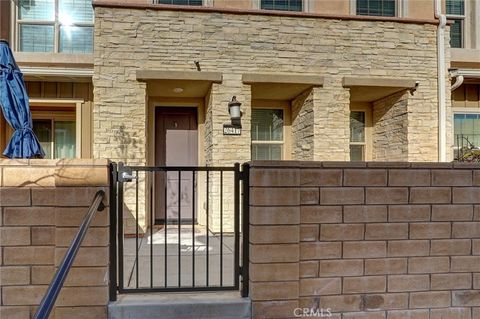 Photo of 26417 Choral Ln, Saugus, CA 91350 (MLS # SR26024903)