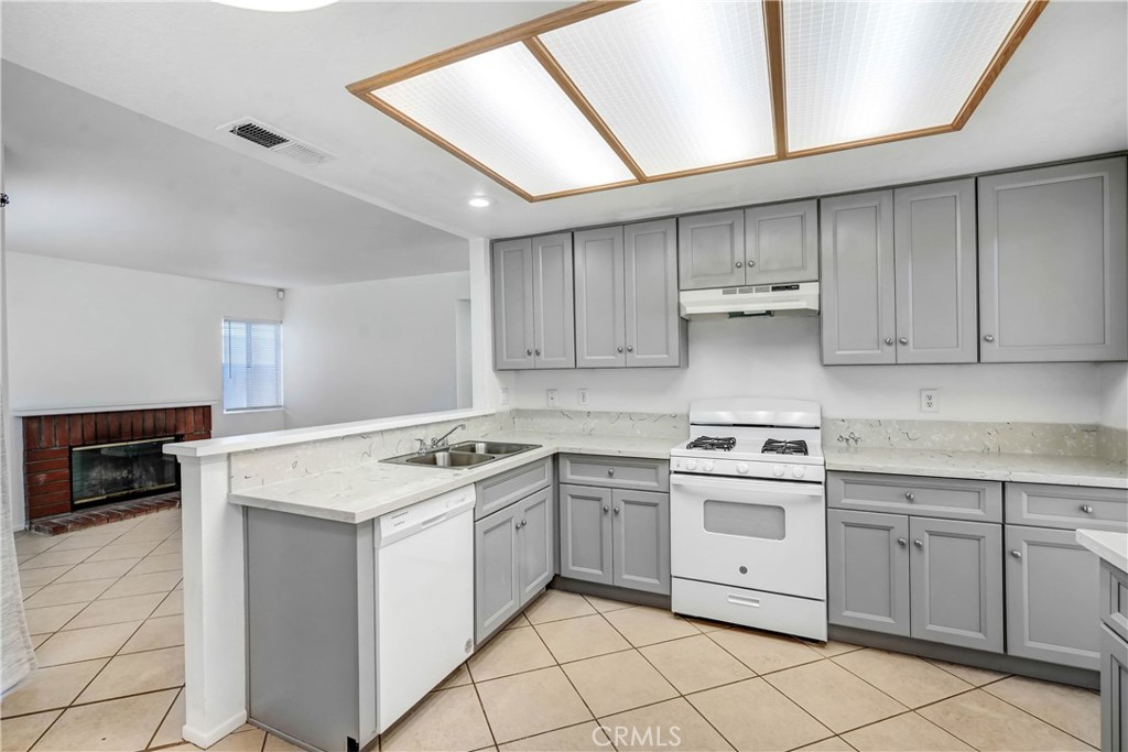 39925 Falcon Way