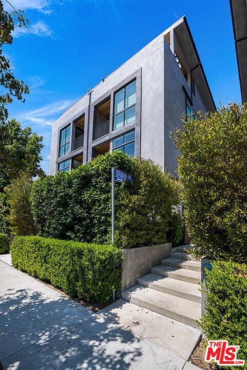 4425 Studio Place