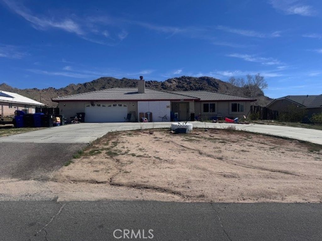 Photo of 17475 Mesquite Rd, Apple Valley, CA 92307 (MLS # HD26046582)