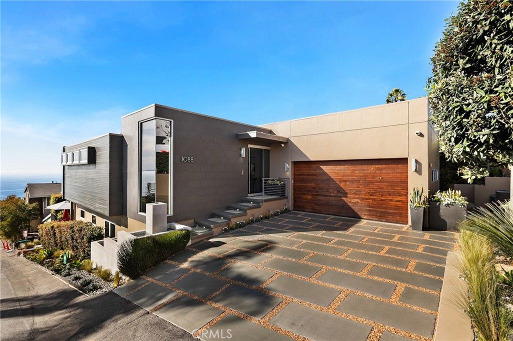listing image 130725880849938860023