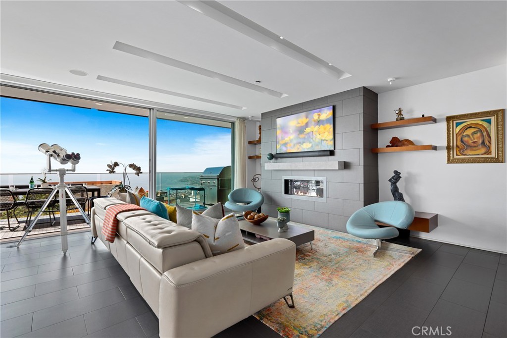 1088 Del Mar Avenue