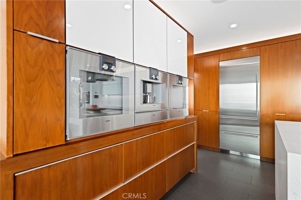listing image 130725356897659225000