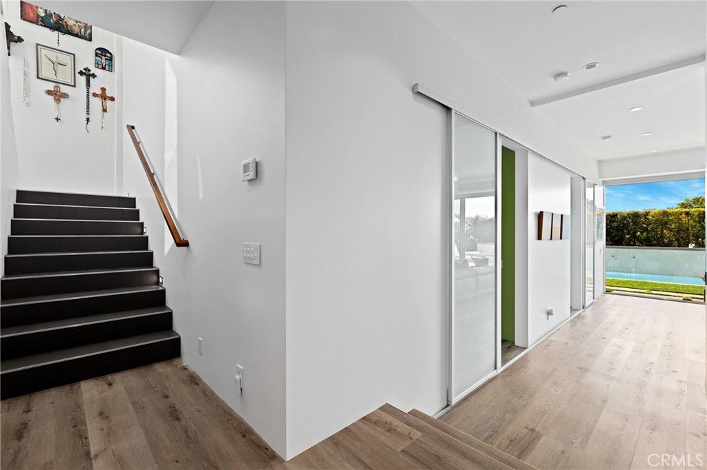listing image 130720159292681980149