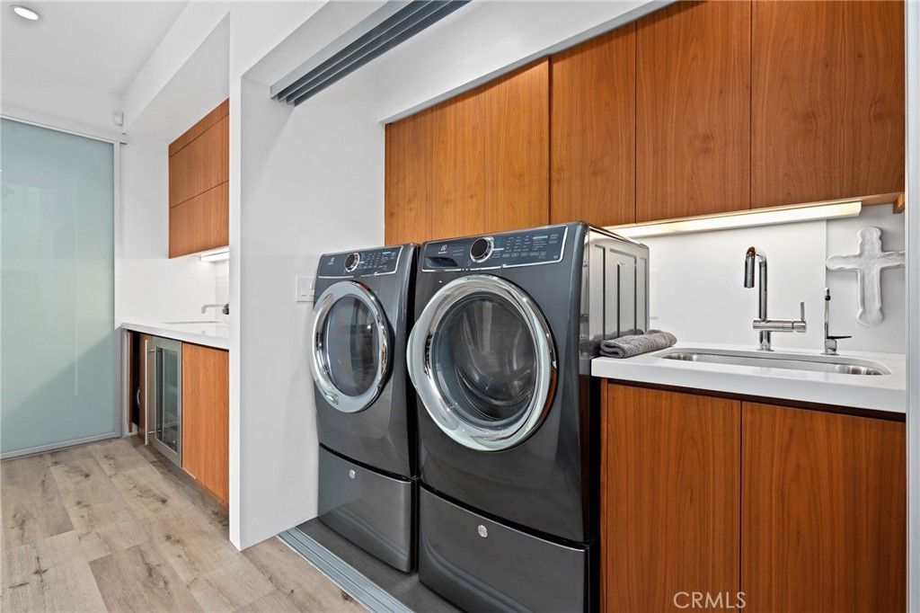 listing image 130720914771405688538