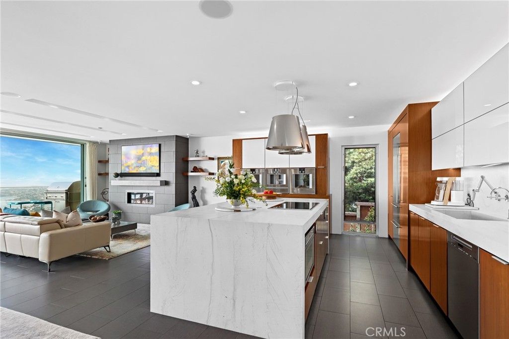 listing image 130727269874289547779