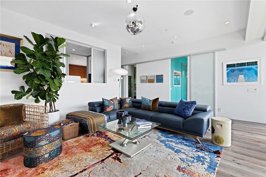 listing image 130727296857851911214