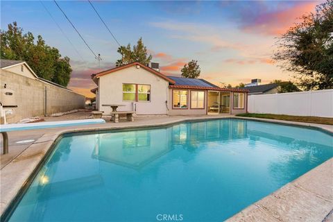 Photo of 11377 Gaynor Avenue, Granada Hills, CA 91344 (MLS # GD25262390)