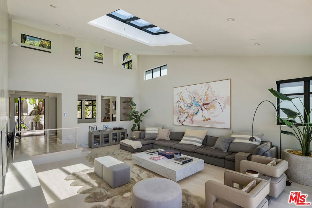 Photo of 31504 Victoria Point Road, Malibu, CA 90265 (MLS # 26670463)