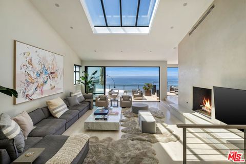 Photo of 31504 Victoria Point Road, Malibu, CA 90265 (MLS # 26670463)