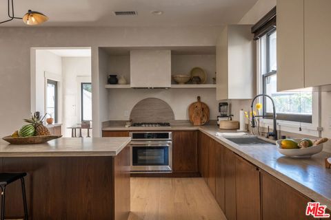 Photo of 1715 S Kingsley Drive, Los Angeles, CA 90006 (MLS # 25592241)