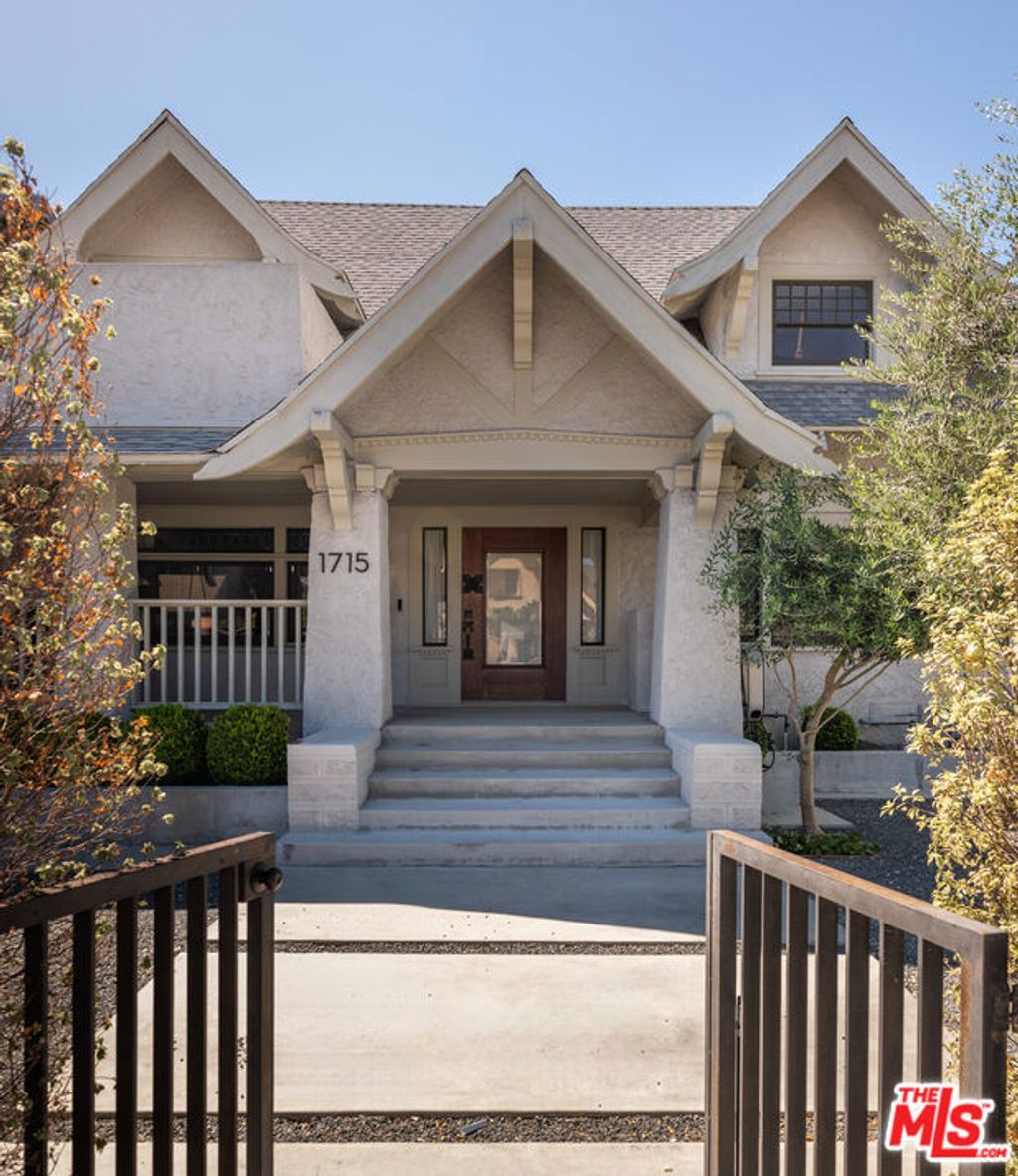 Photo of 1715 S Kingsley Drive, Los Angeles, CA 90006 (MLS # 25592241)