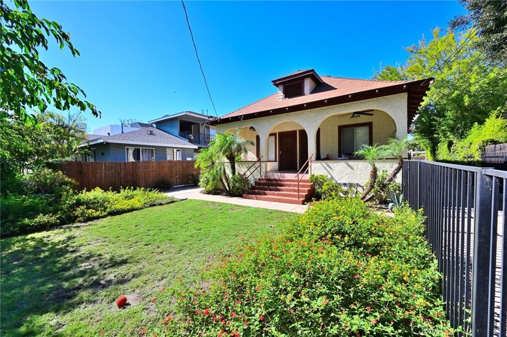 Photo of 395 N Oakland Avenue, Pasadena, CA 91101 (MLS # AR25245458)