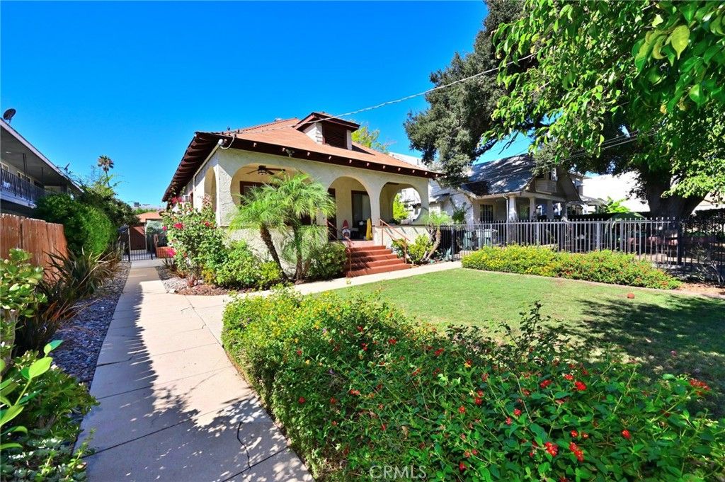 Photo of 395 N Oakland Avenue, Pasadena, CA 91101 (MLS # AR25245458)