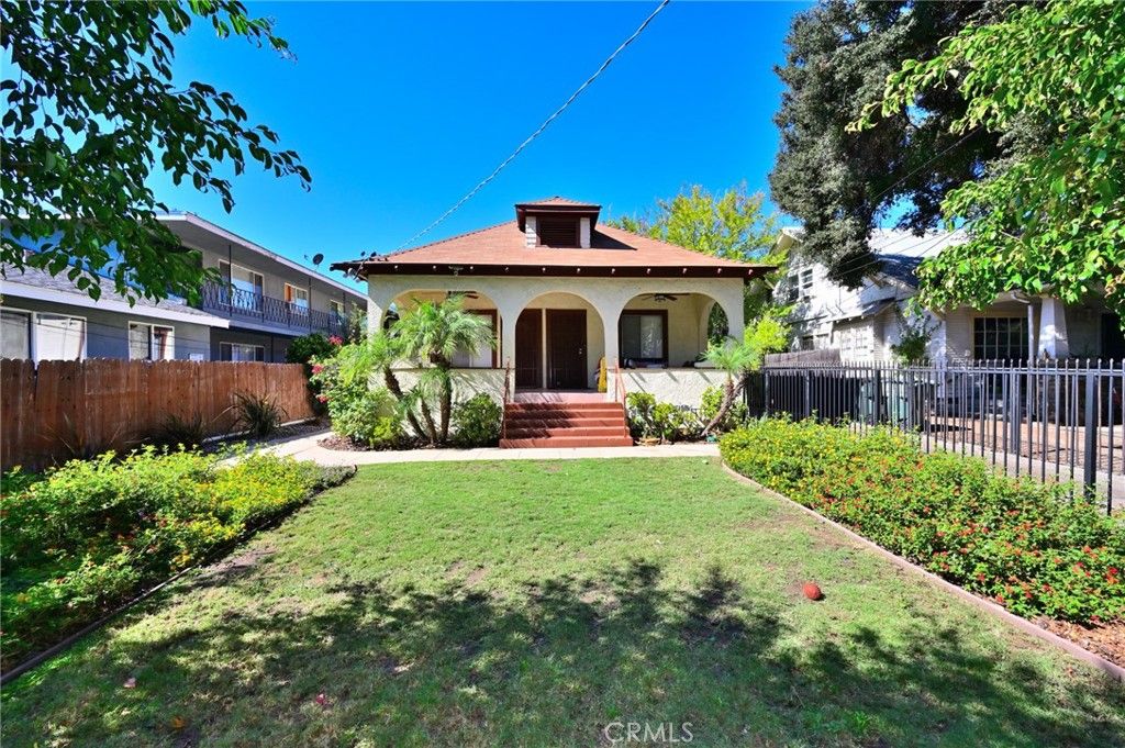 Photo of 395 N Oakland Avenue, Pasadena, CA 91101 (MLS # AR25245458)