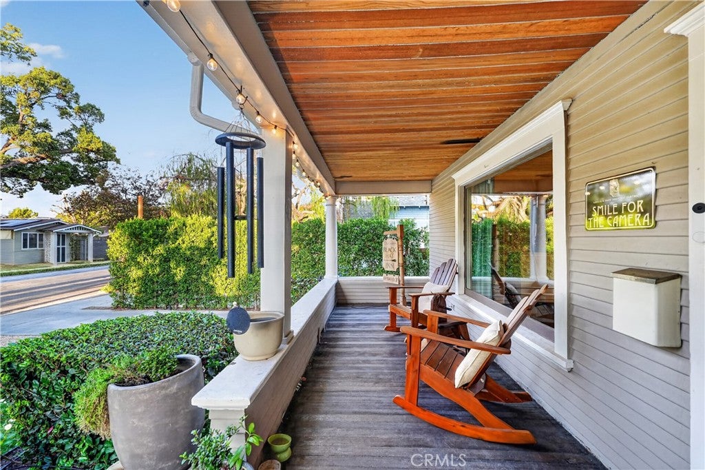 410 E Alvarado