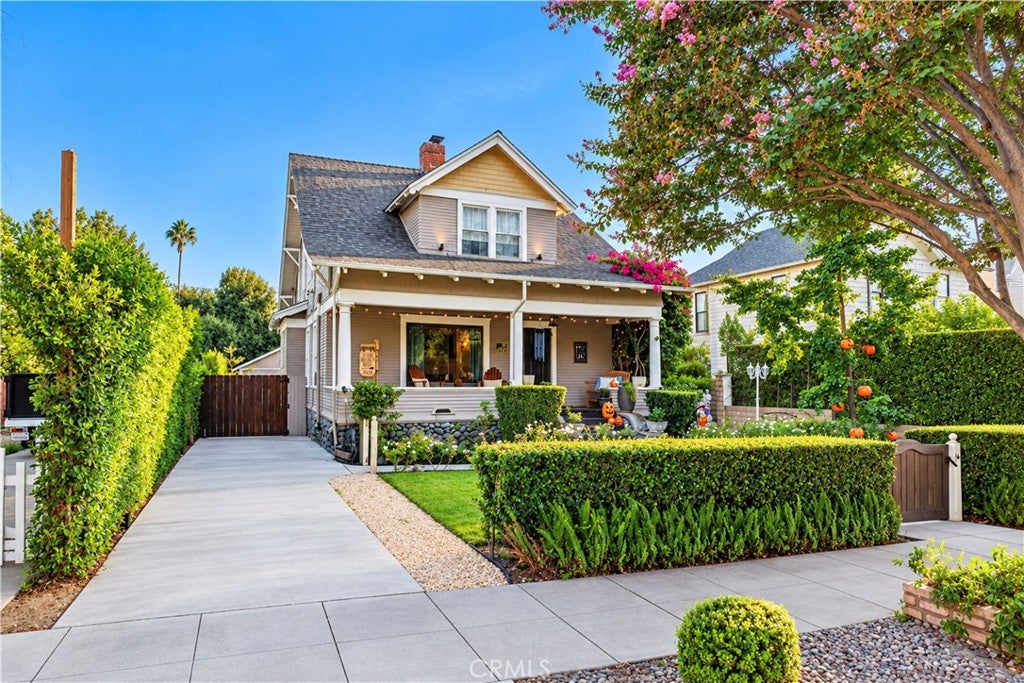 410 E Alvarado