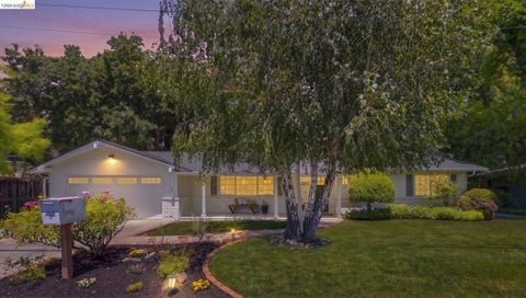 Photo of 1250 Elmwood Dr Dr, Walnut Creek, CA 94597 (MLS # 41138944)