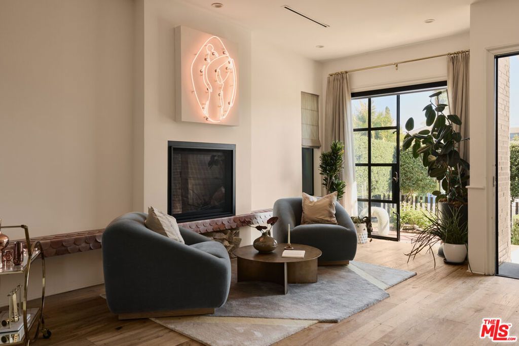 Photo of 483 S S Sherbourne Drive, Los Angeles, CA 90048 (MLS # 26658015)