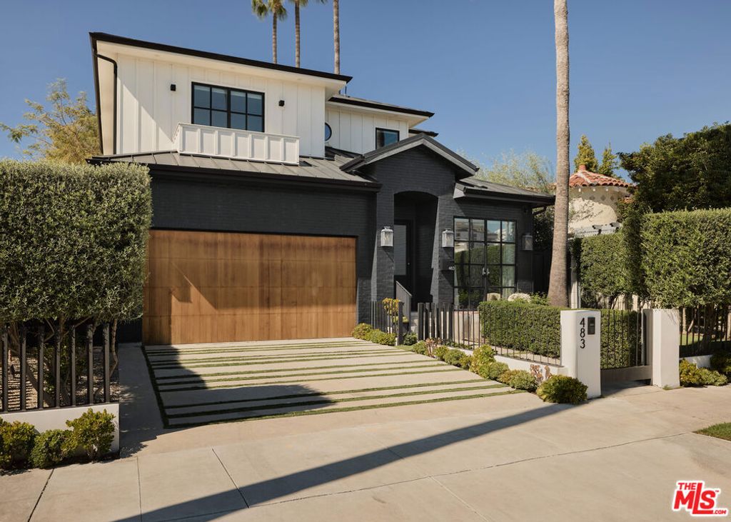 Photo of 483 S S Sherbourne Drive, Los Angeles, CA 90048 (MLS # 26658015)