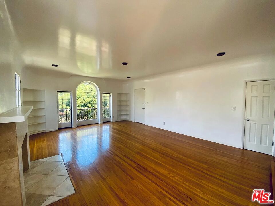 942 S Mansfield Avenue