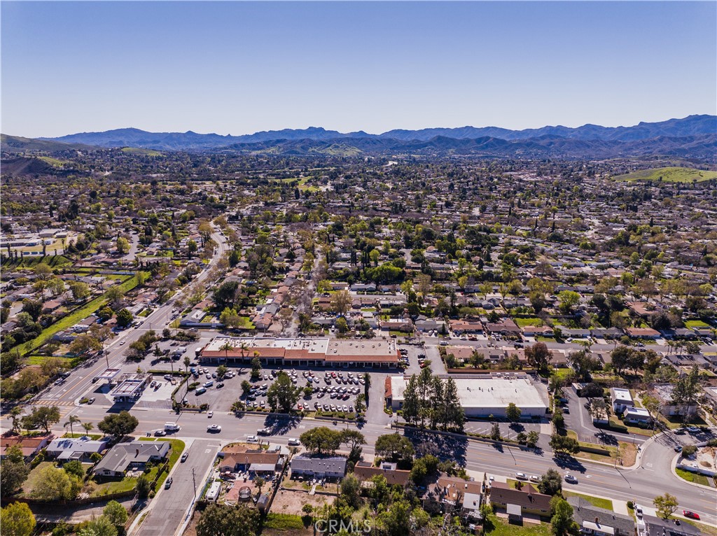 950 E Avenida De Los Arboles