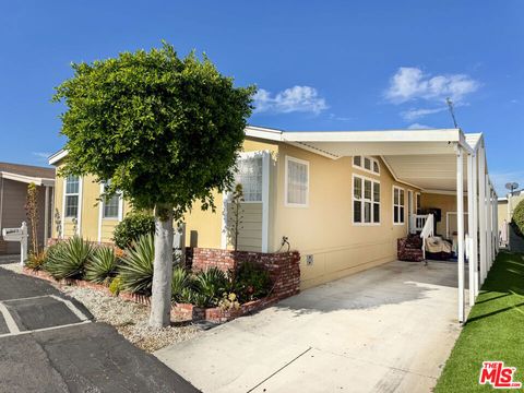 Photo of 411 Gold Finch Lane, Fountain Valley, CA 92708 (MLS # 26649611)